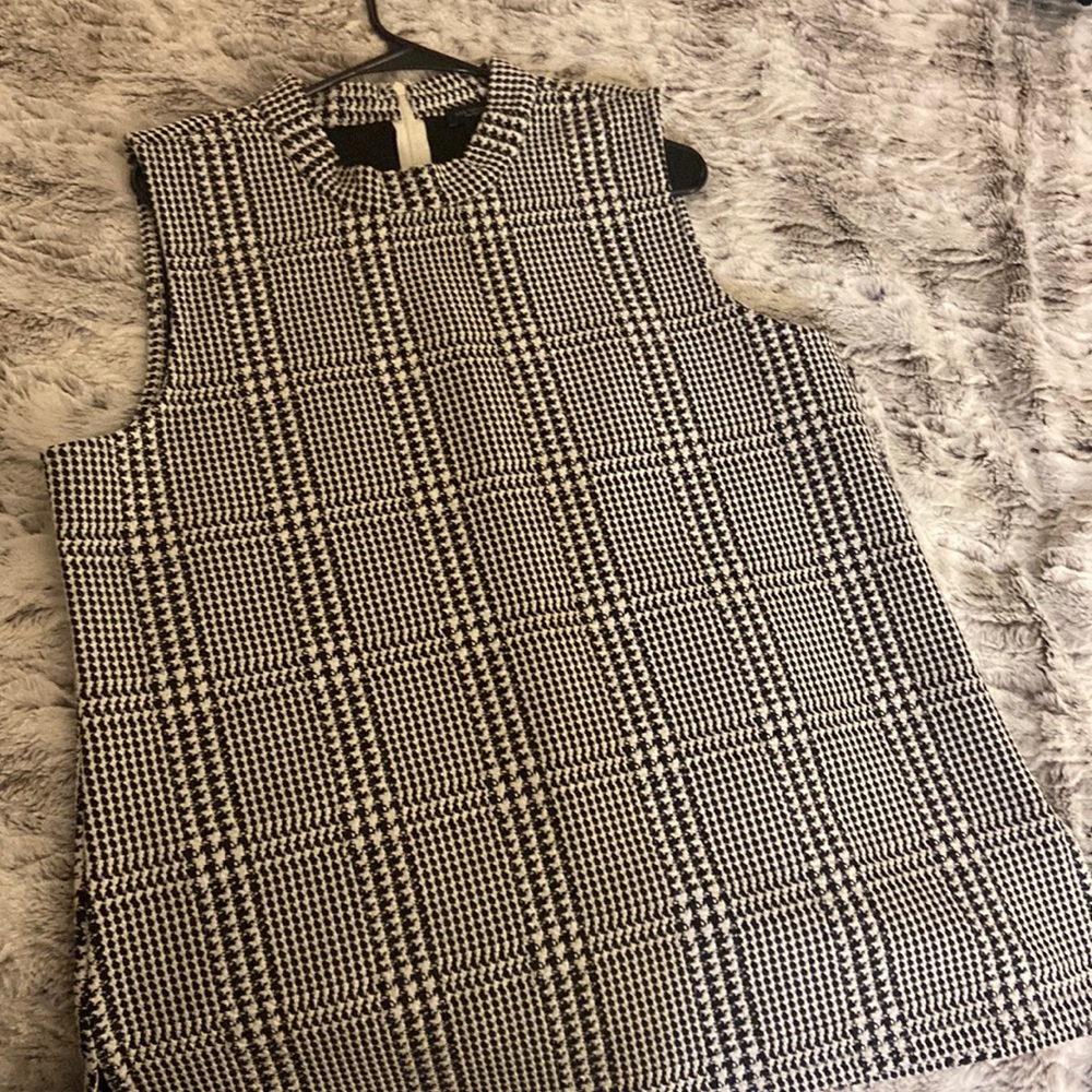 Ann Taylor Sleeveless blouse